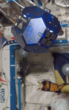 Robotické koule Spheres na palubě ISS.